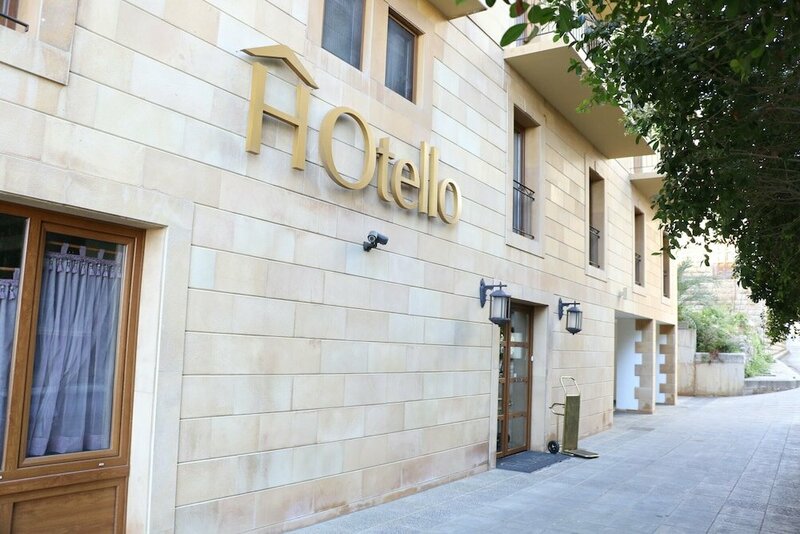Гостиница HOtello Guest Suites в Джунии