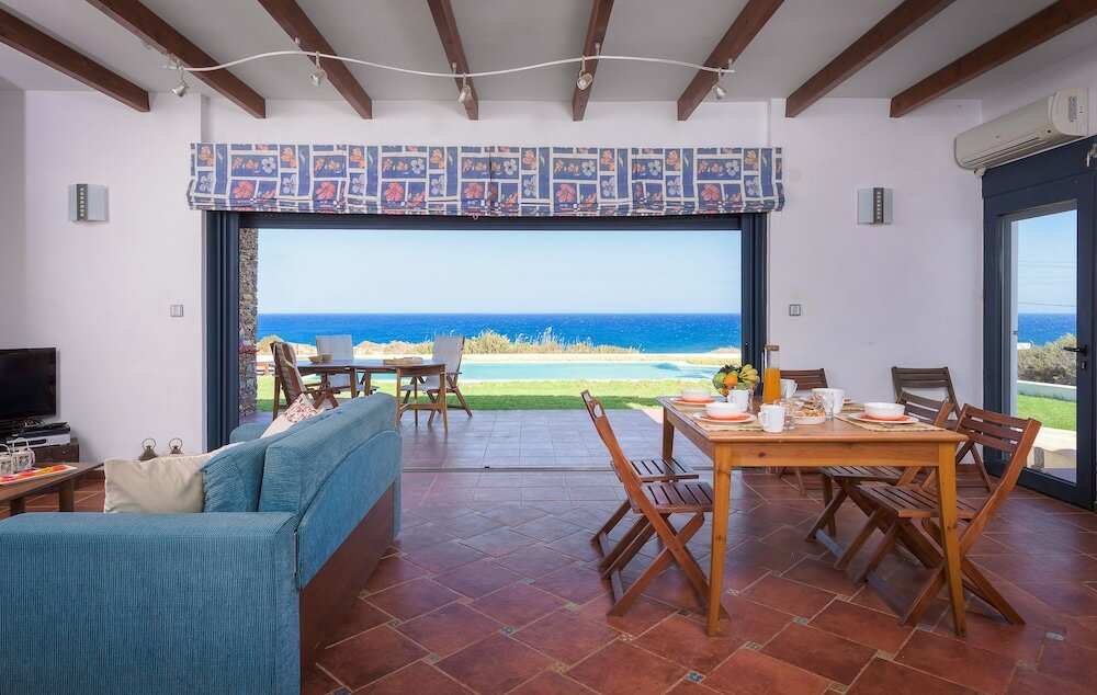 Фото Cristelia Luxury Sea Front & Pool Villa