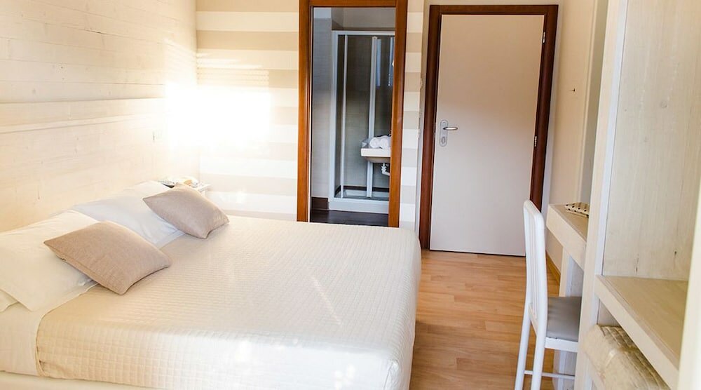 Фото Mona Lisa Hotel