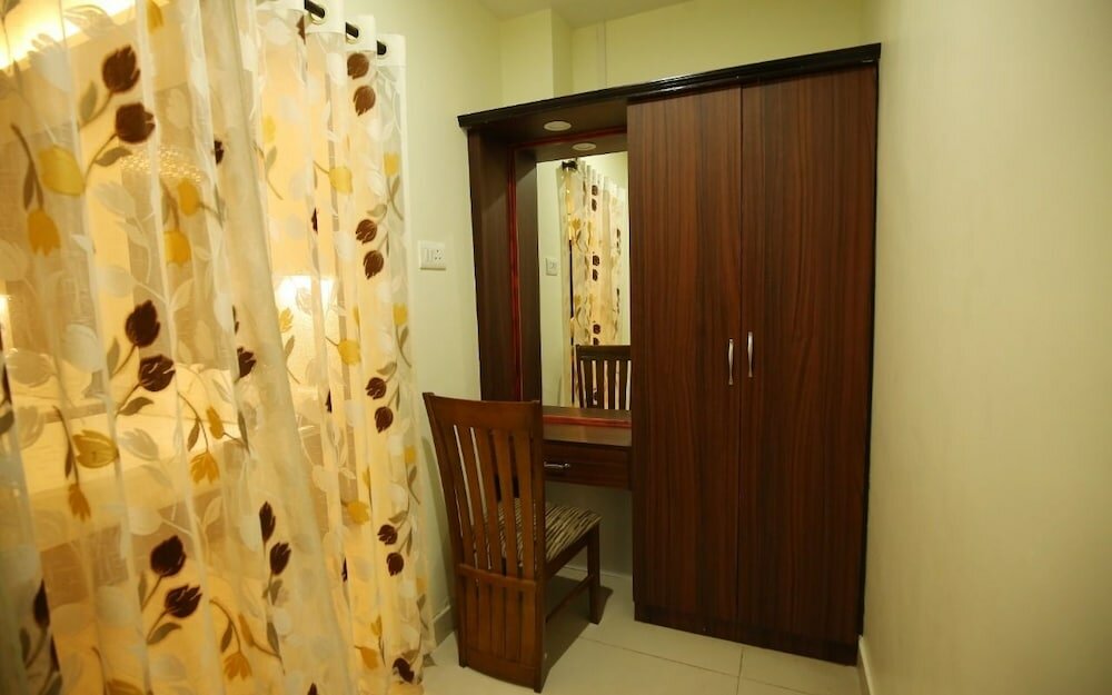 Фото Hotel Marina Manor