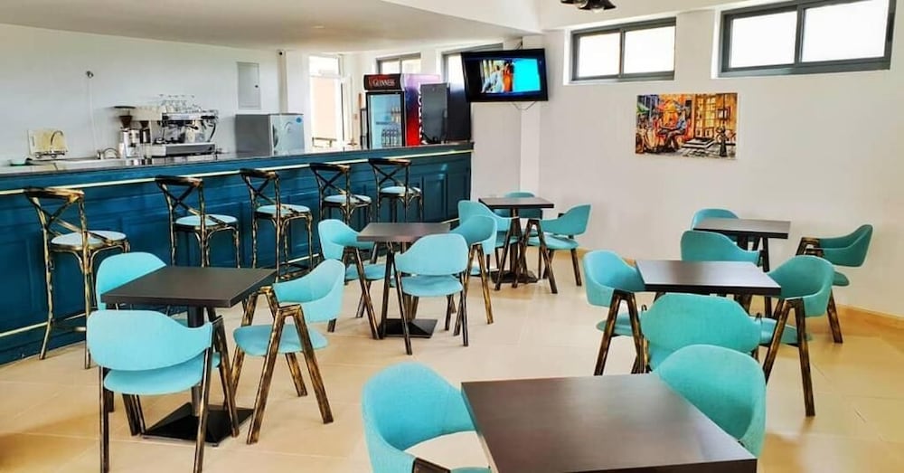 Фото The Alps Hotel