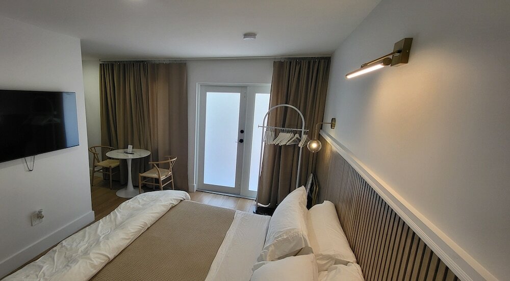 Фото Green Island Inn