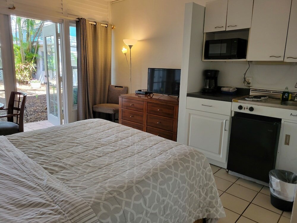 Фото Green Island Inn