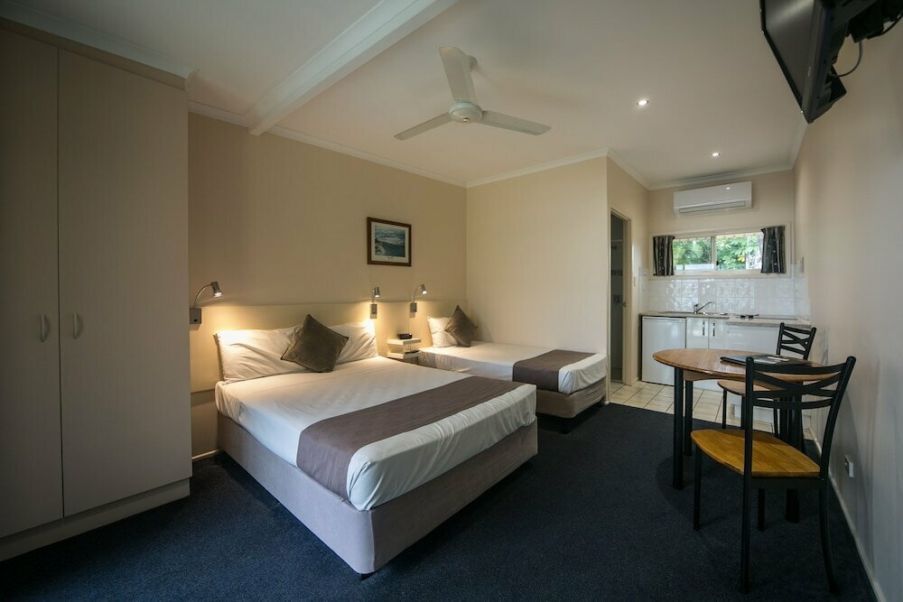 Hotel Sunlit Waters Studio Apartments, Queensland, photo