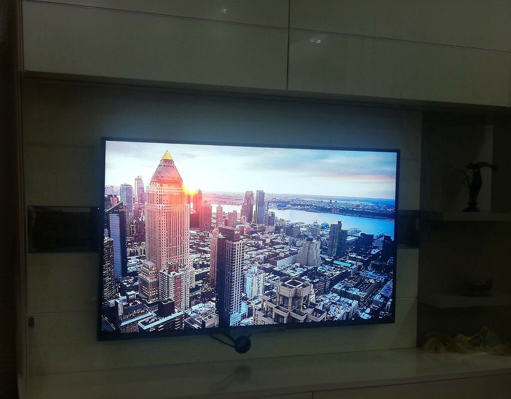 Hojatxonada dik bilan teshik