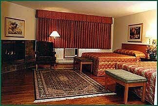 Фото Whistlers Inn Hotel
