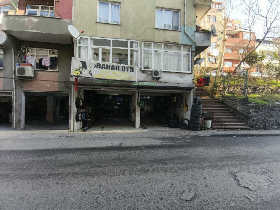 Collapse-convergence Spring Auto, Istanbul, photo