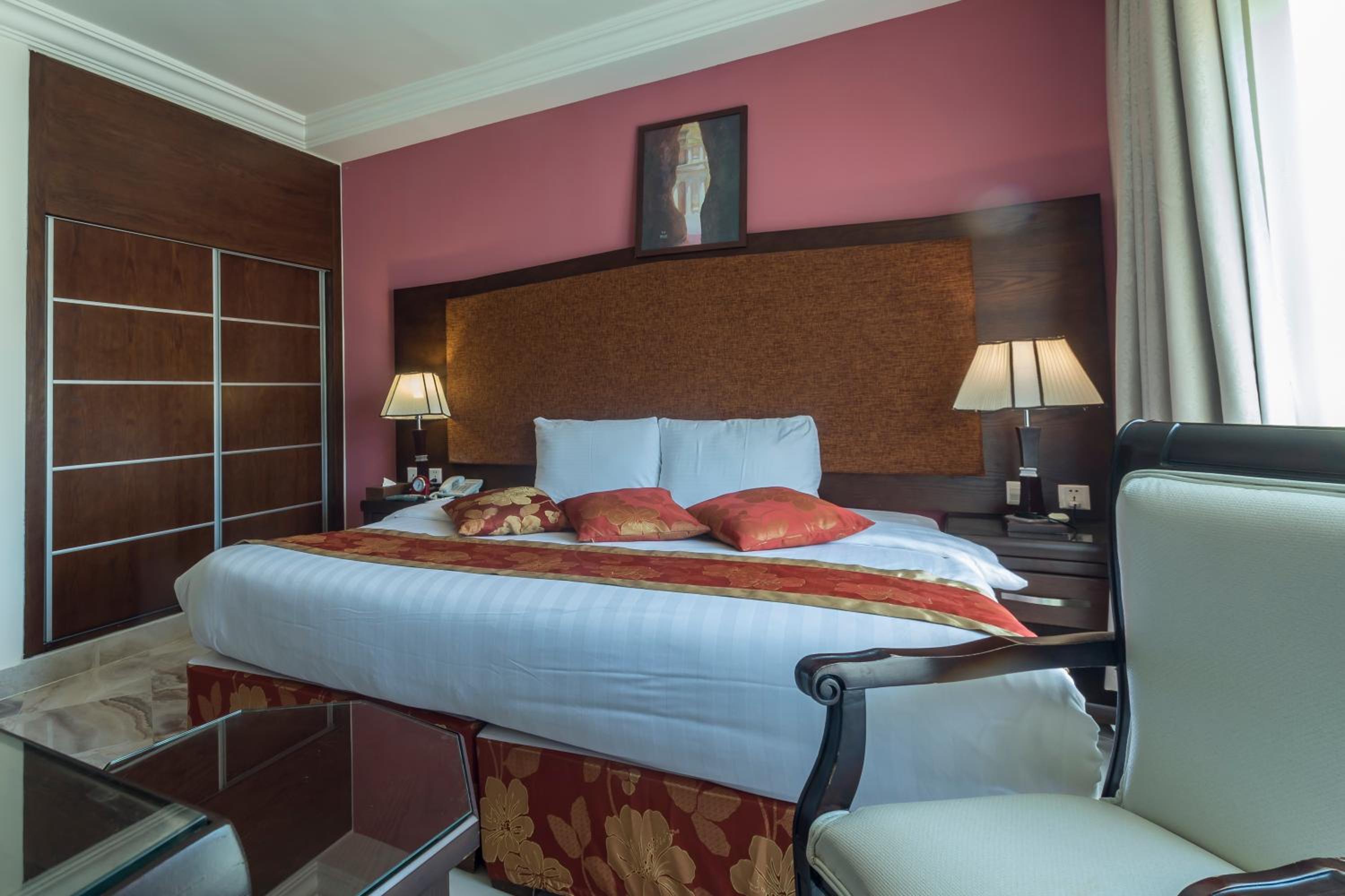 Фото Petra Moon Hotel