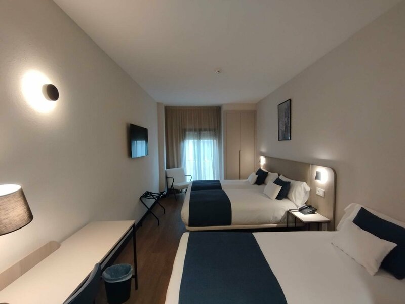 Гостиница Hotel Don Jaime 54 в Сарагосе