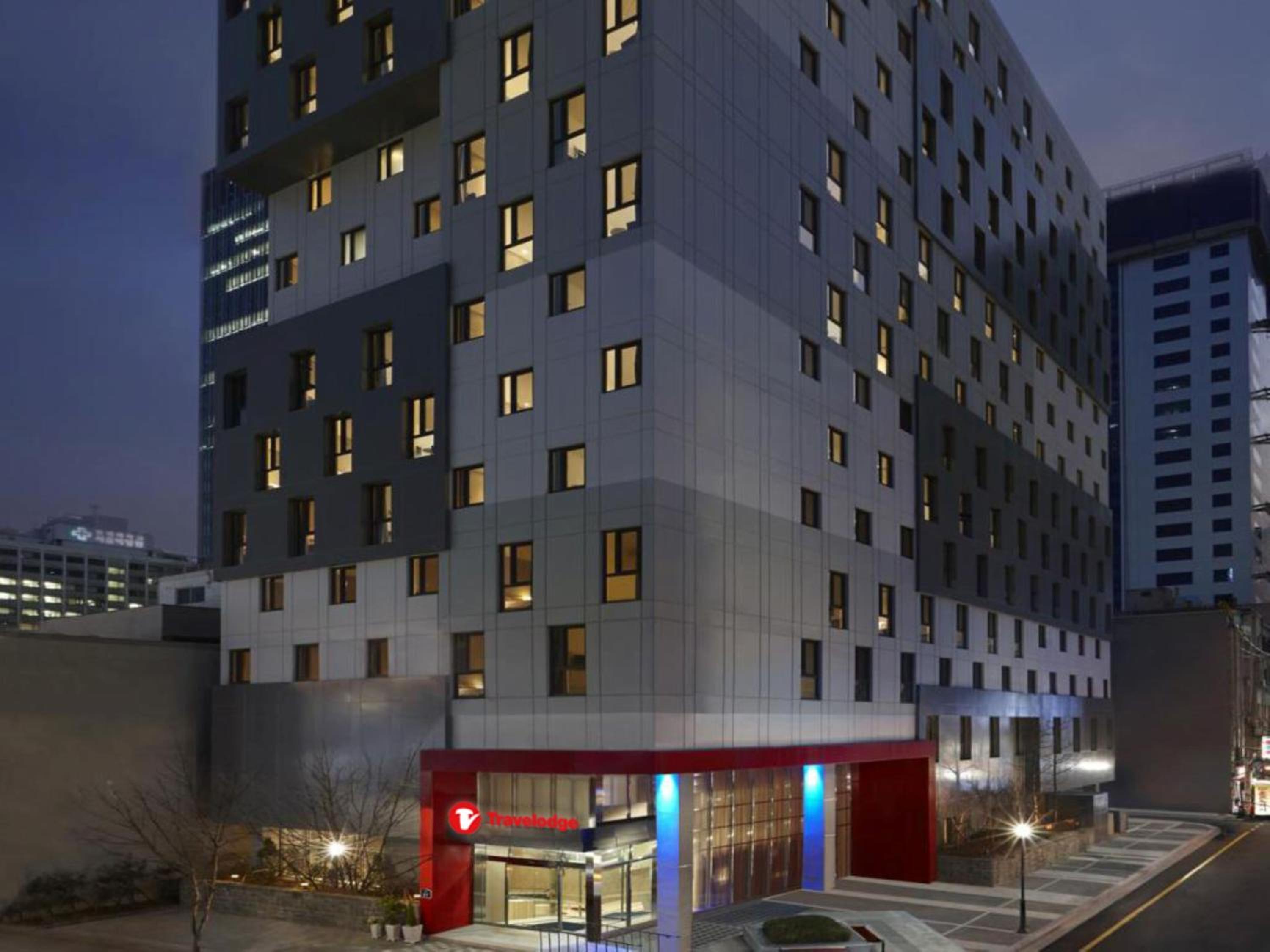 Фото Travelodge Myeongdong Euljiro 