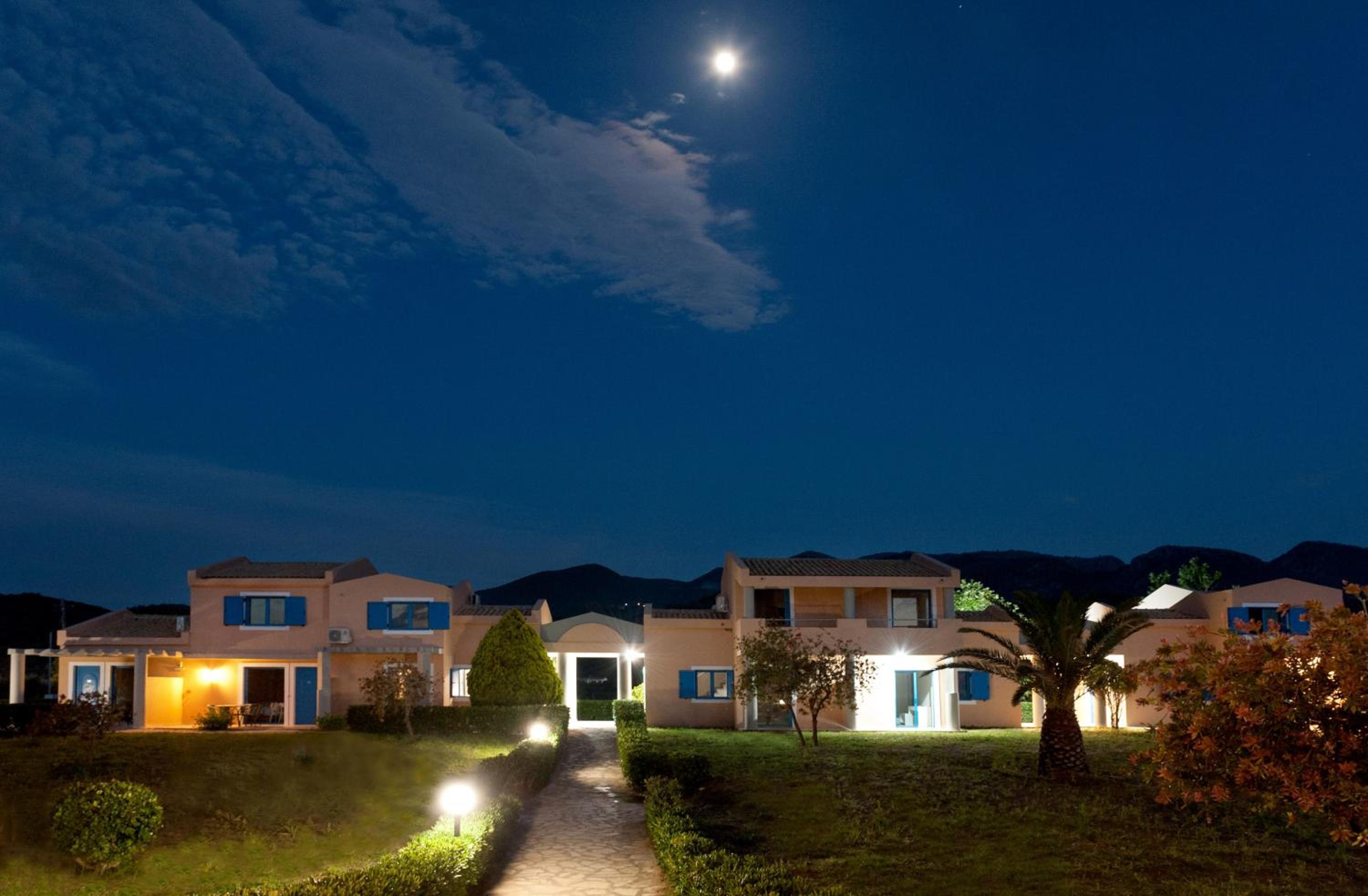 Фото Ammoudia Maisonettes