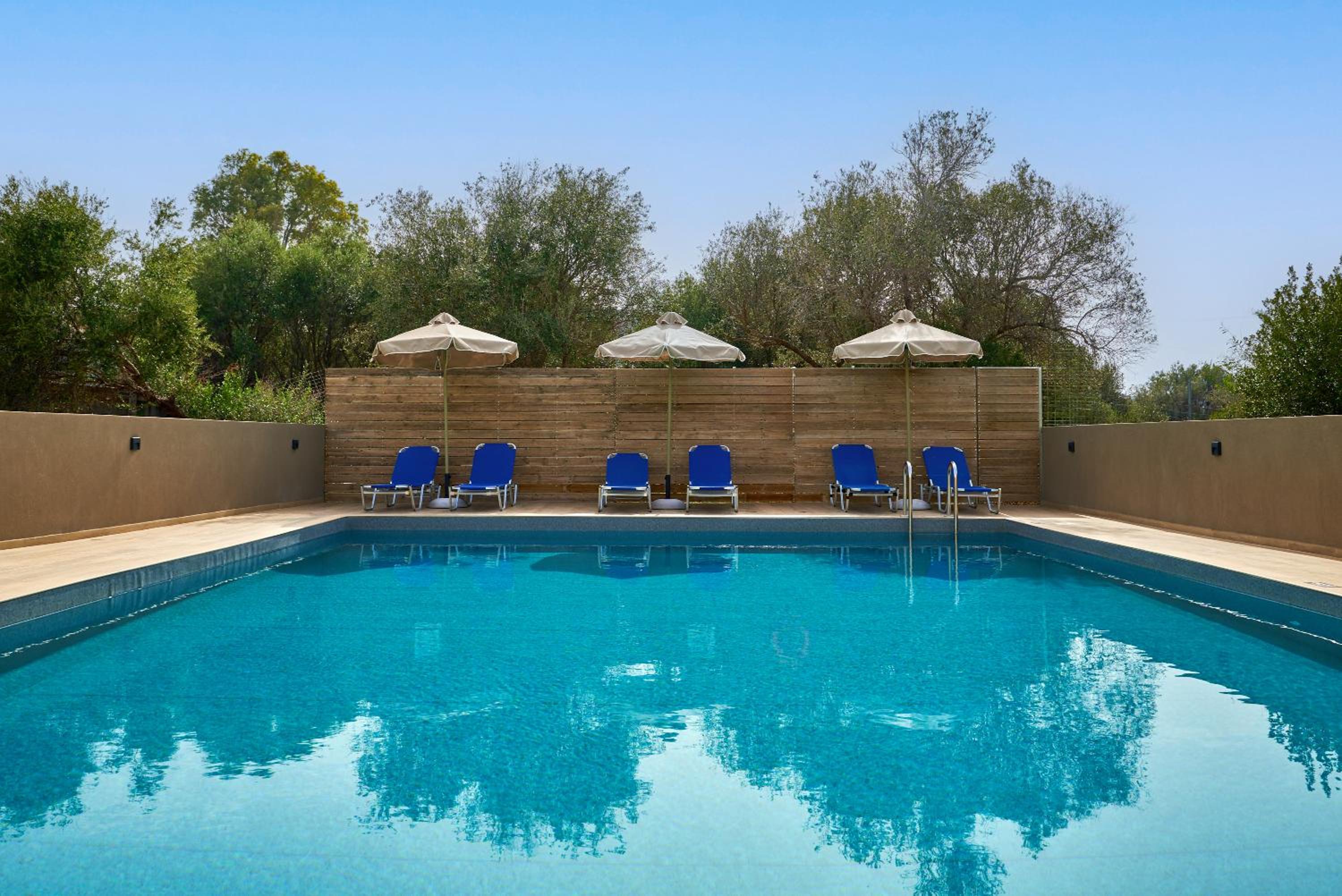 Фото Acropolis Apartments