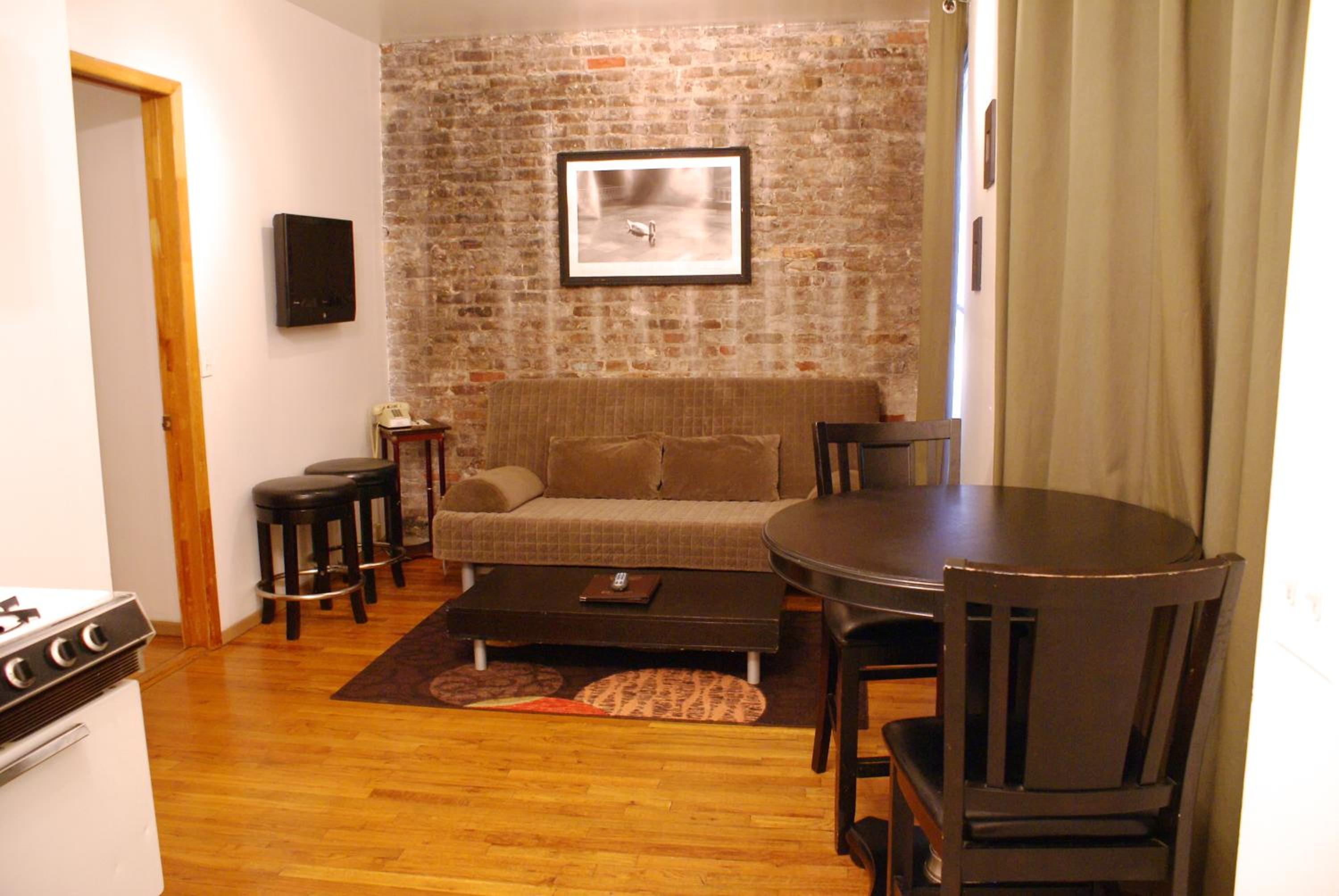 Фото Off Soho Suites Hotel