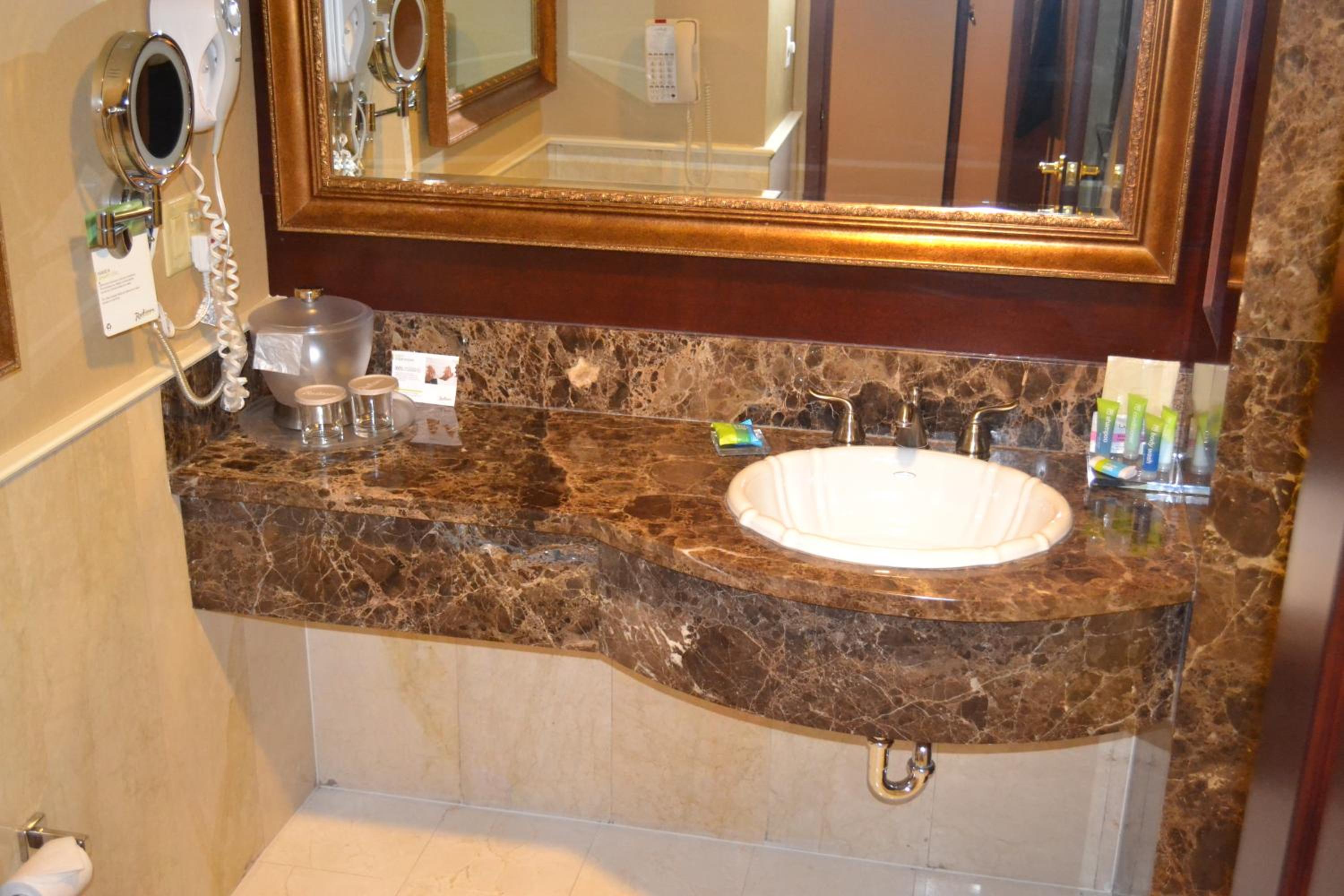 Фото Radisson Toronto Airport West