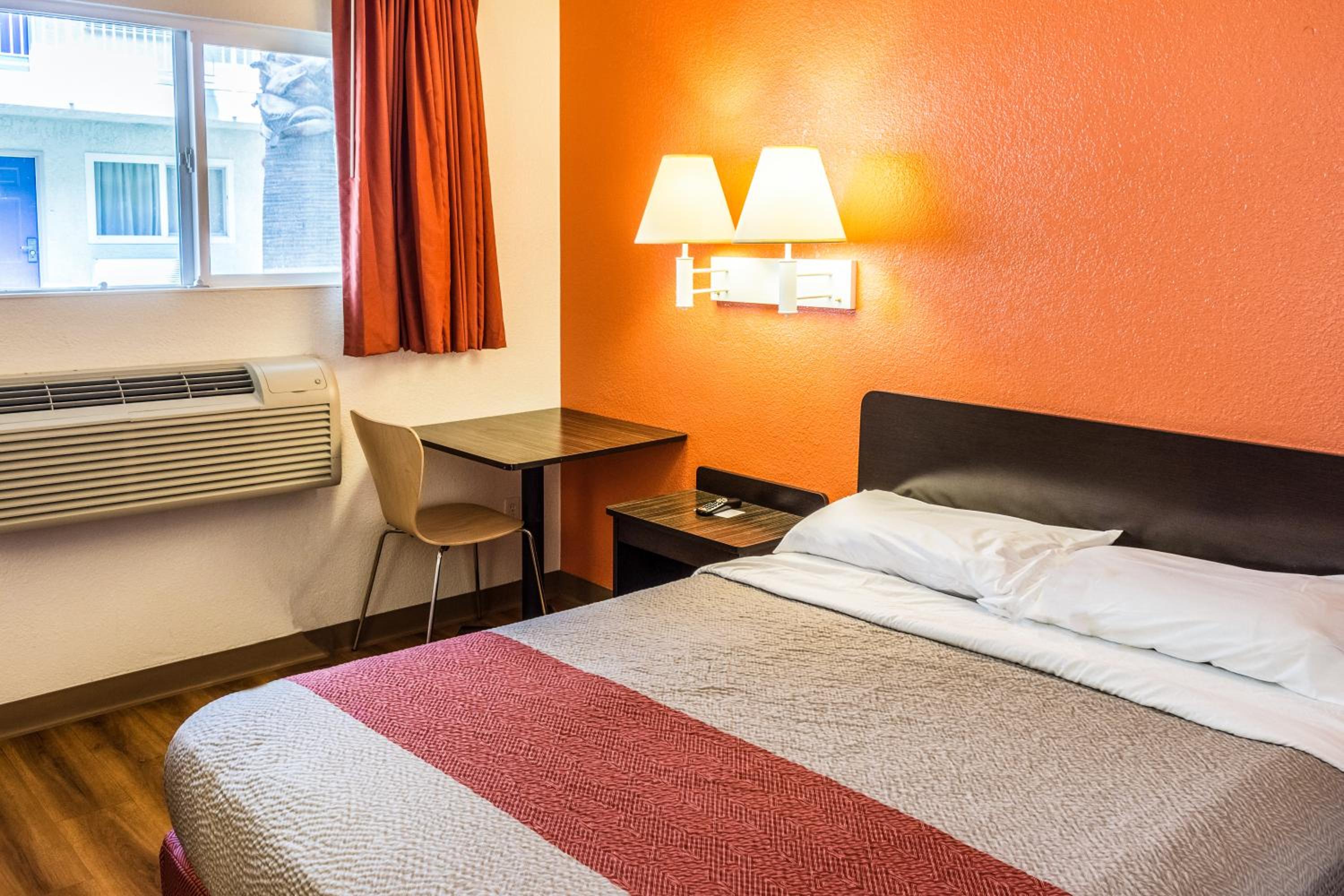 Фото Motel 6 Bakersfield, Ca - East