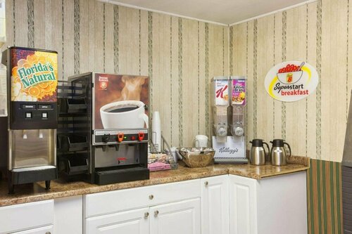 Гостиница Super 8 by Wyndham West Haven в Нью-Хейвене