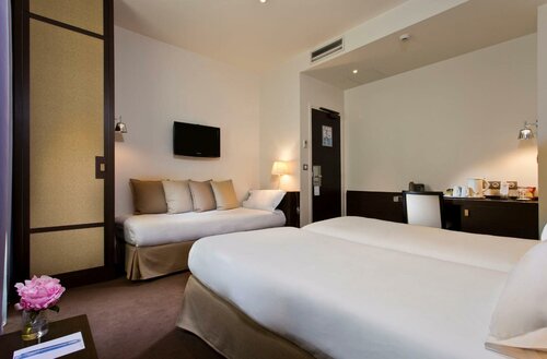 Гостиница Hotel Le Colisee в Париже