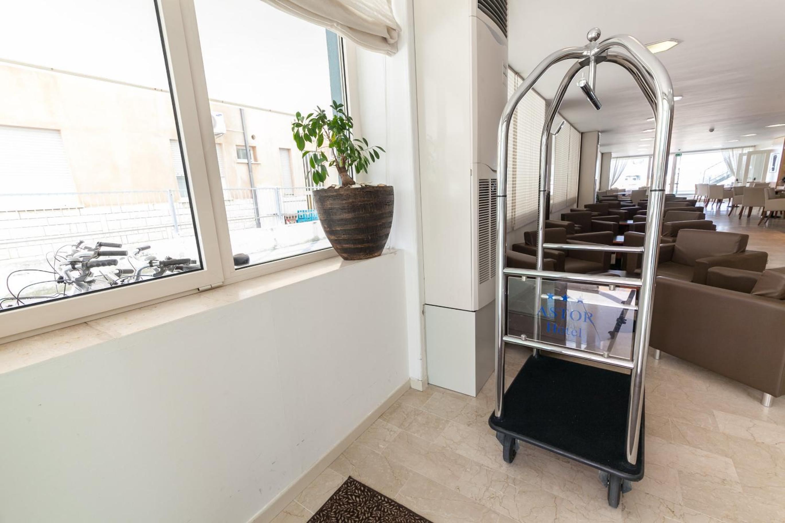 Фото Hotel Astor