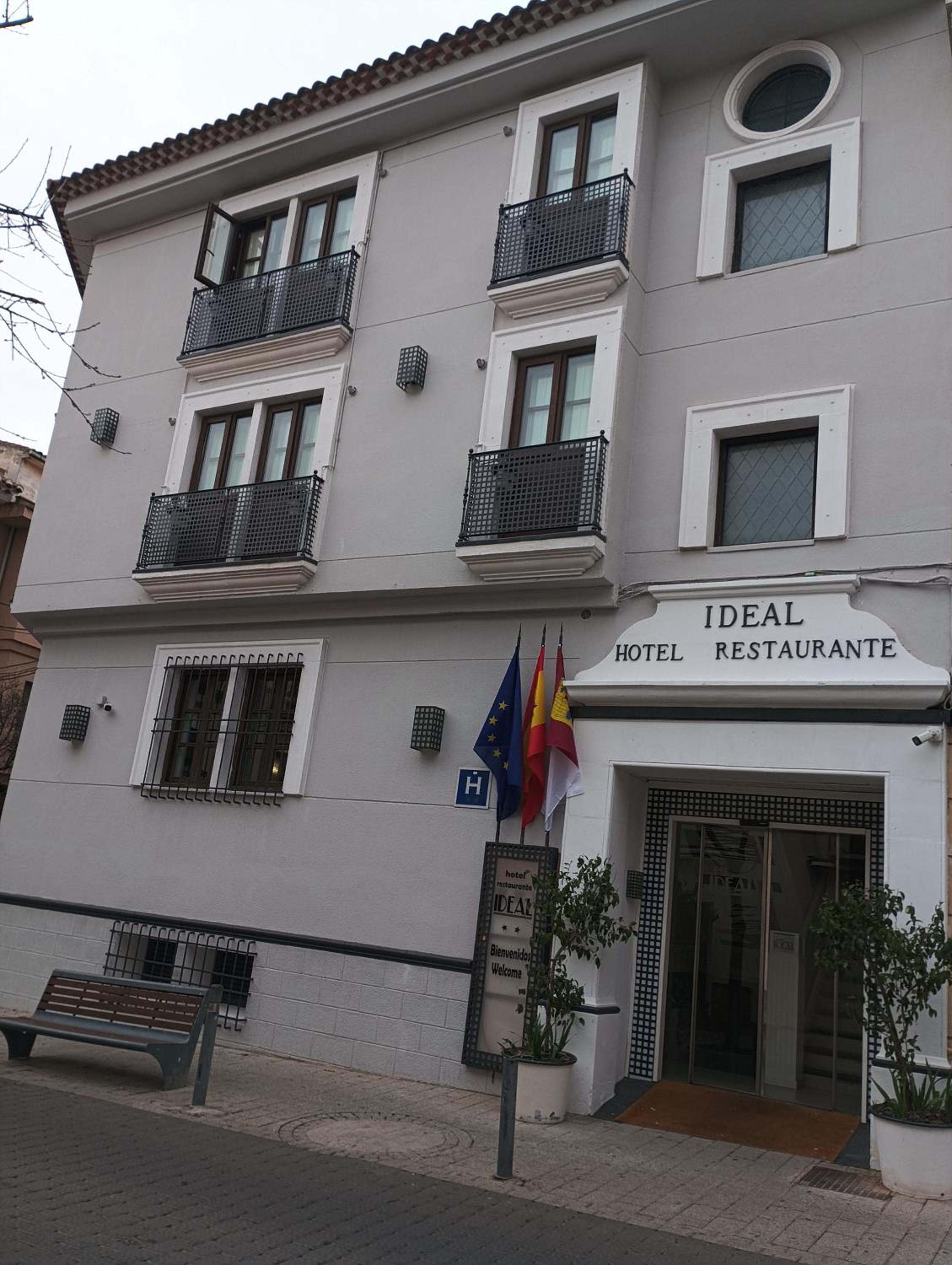 Фото Hotel Ideal