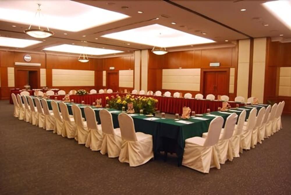 Фото Hotel Maluri