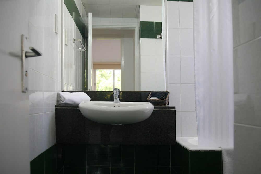 Фото Chrielka Hotel Apartments