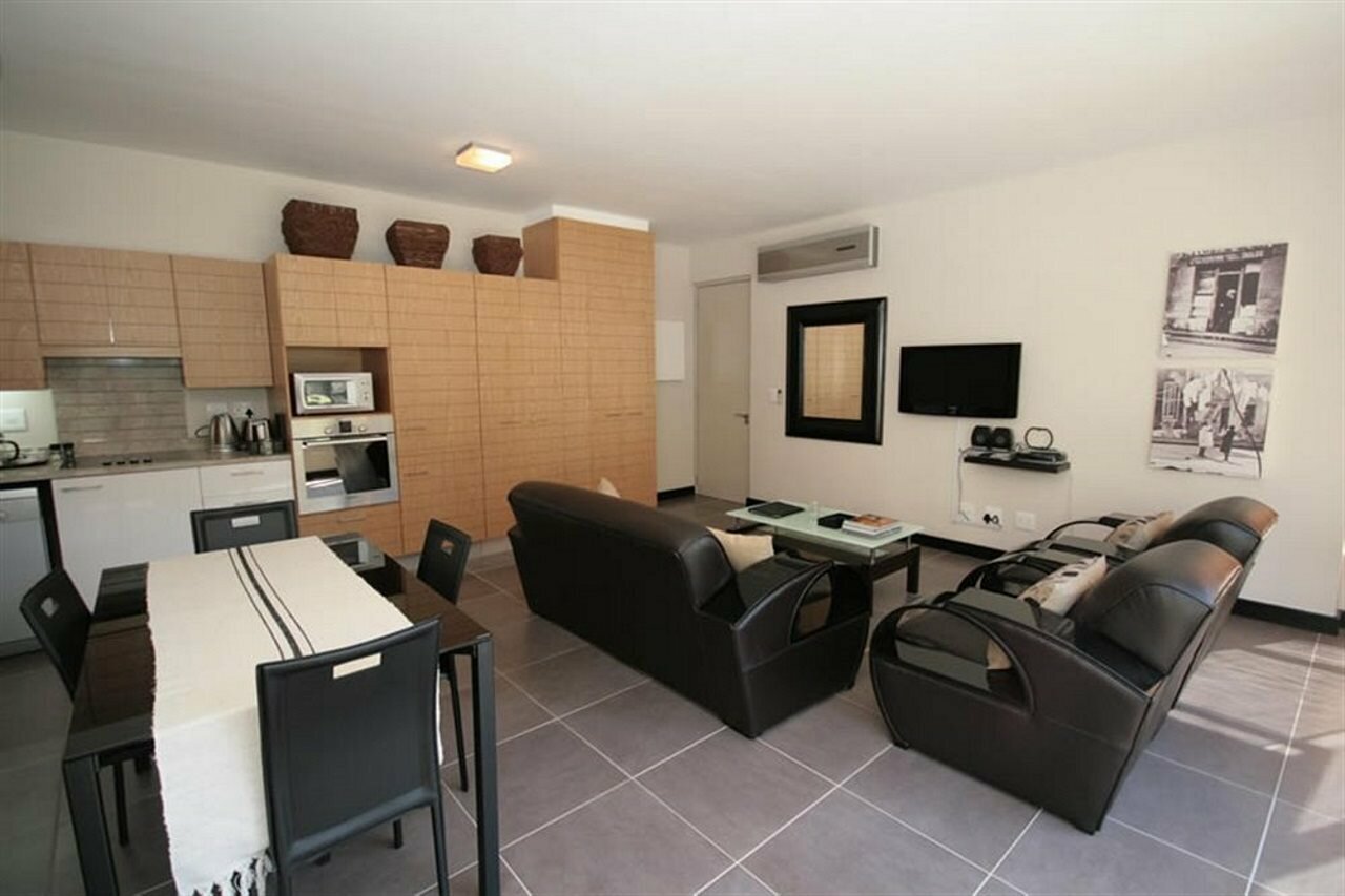 Фото The Glen Apartments