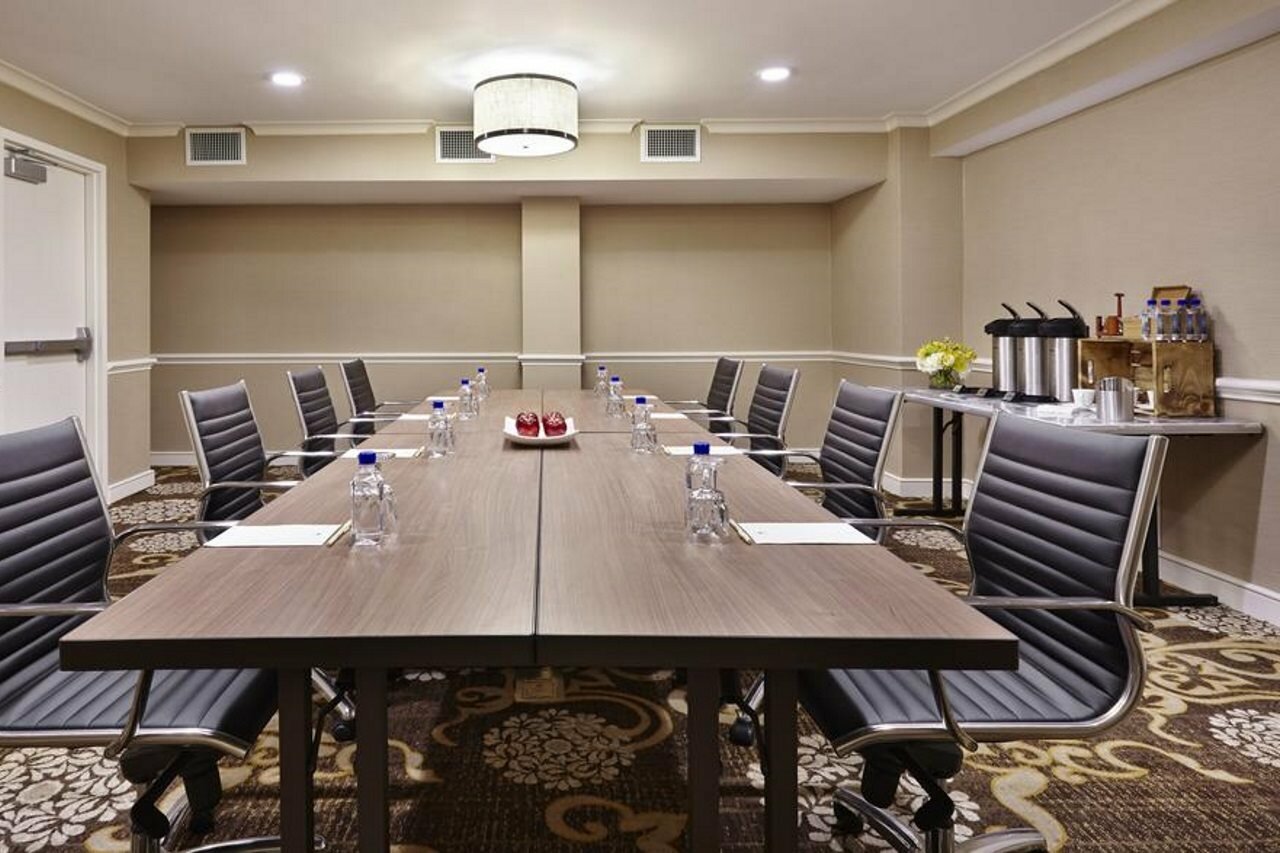 Фото Doubletree by Hilton Washington Dc/Silver Spring