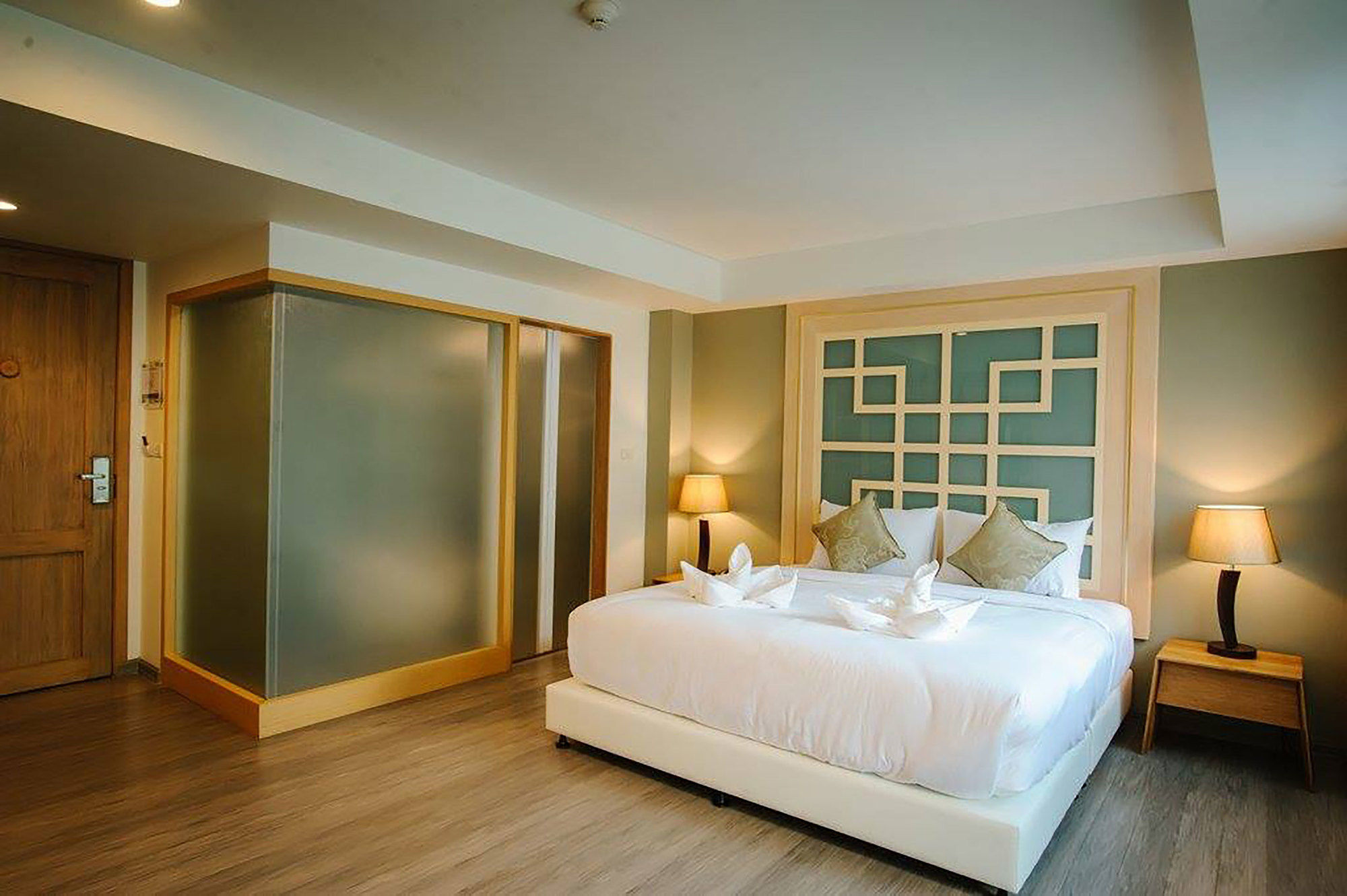 Фото Moon Dragon Hotel