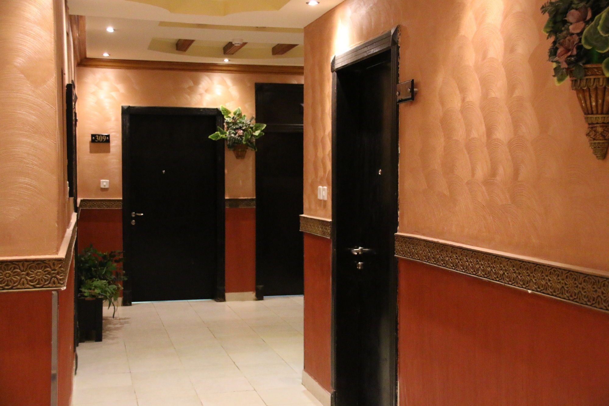 Фото Dorar Darea Hotel Apartments - Al Mughrizat