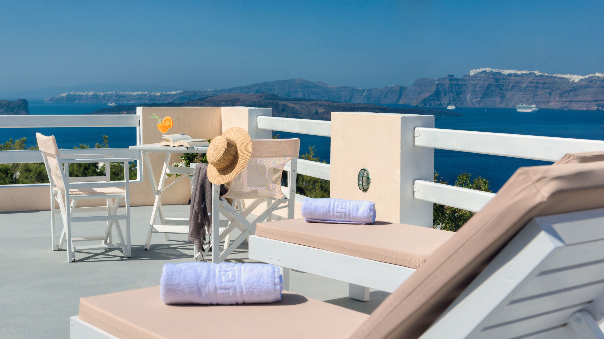 Фото Akrotiri Apartments