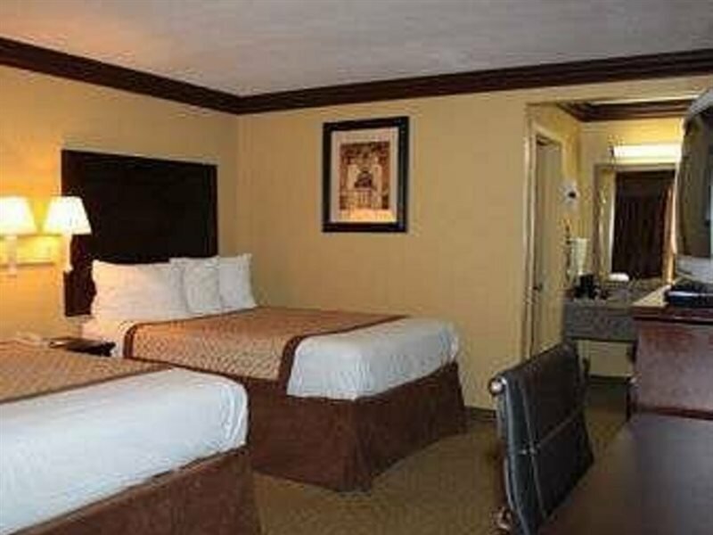 Фото Days Inn by Wyndham Lake Charles