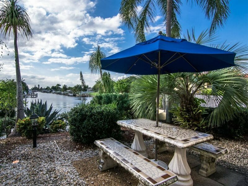 Фото Oyo Waterfront Hotel - Cape Coral/Fort Myers, Fl