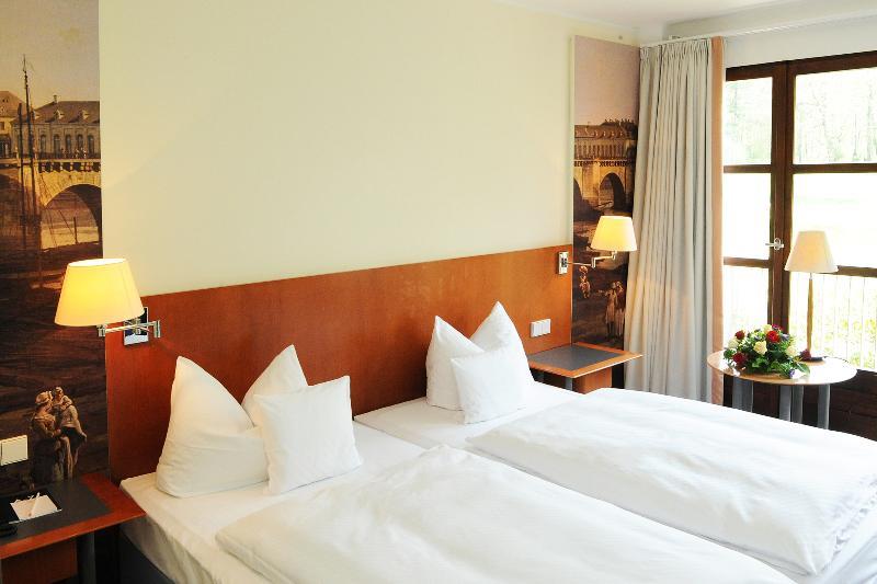 Фото Hotel Schloss Eckberg