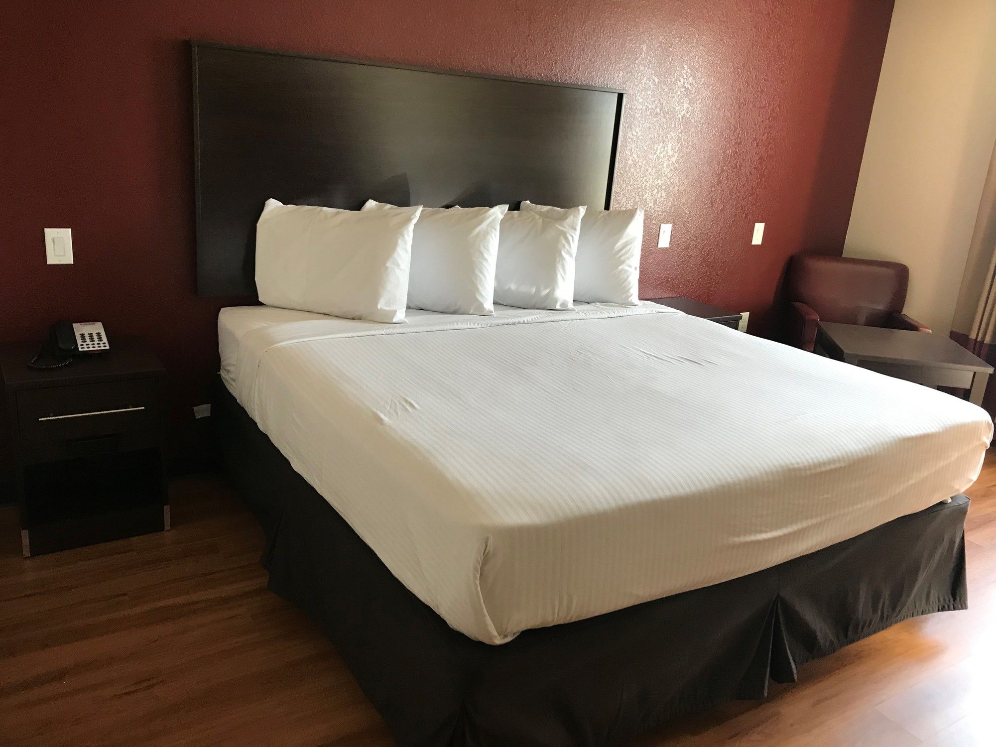 Фото Red Roof Inn Plus+ Fort Worth - Burleson