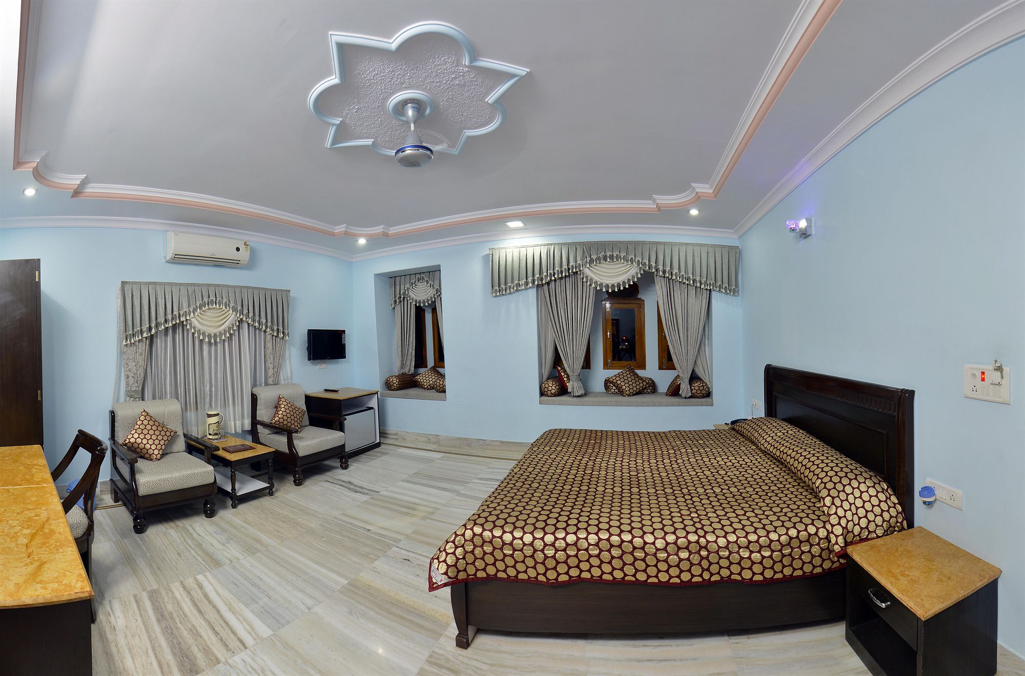 Фото Hotel Sky Plaza