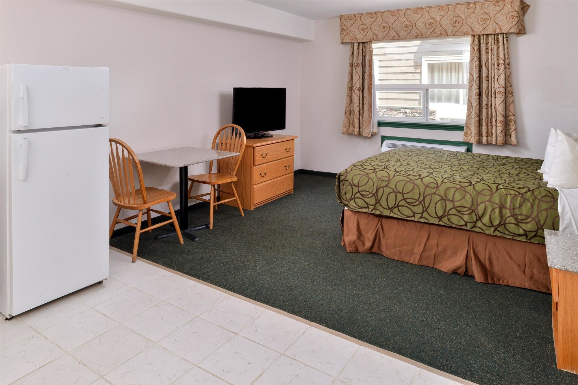Фото Canadas Best Value Inn Valemount