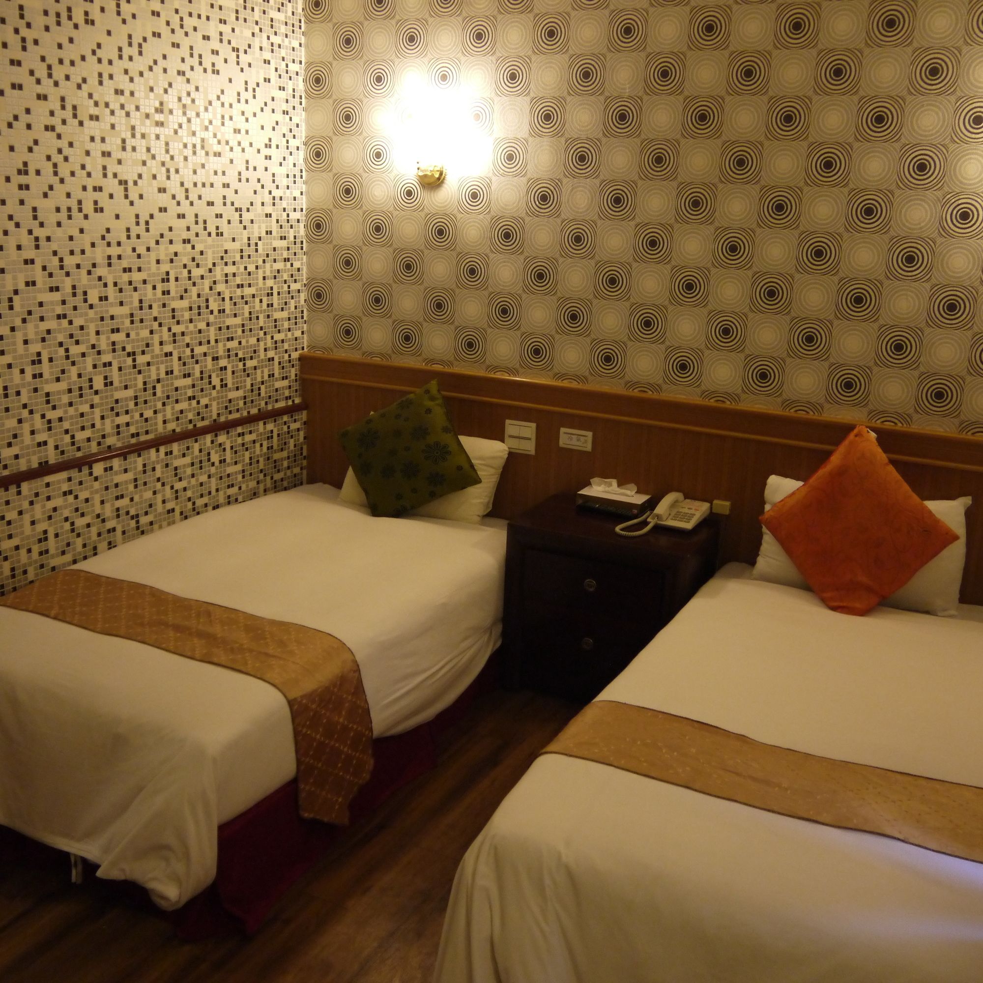 Фото Chiayi Crown Hotel