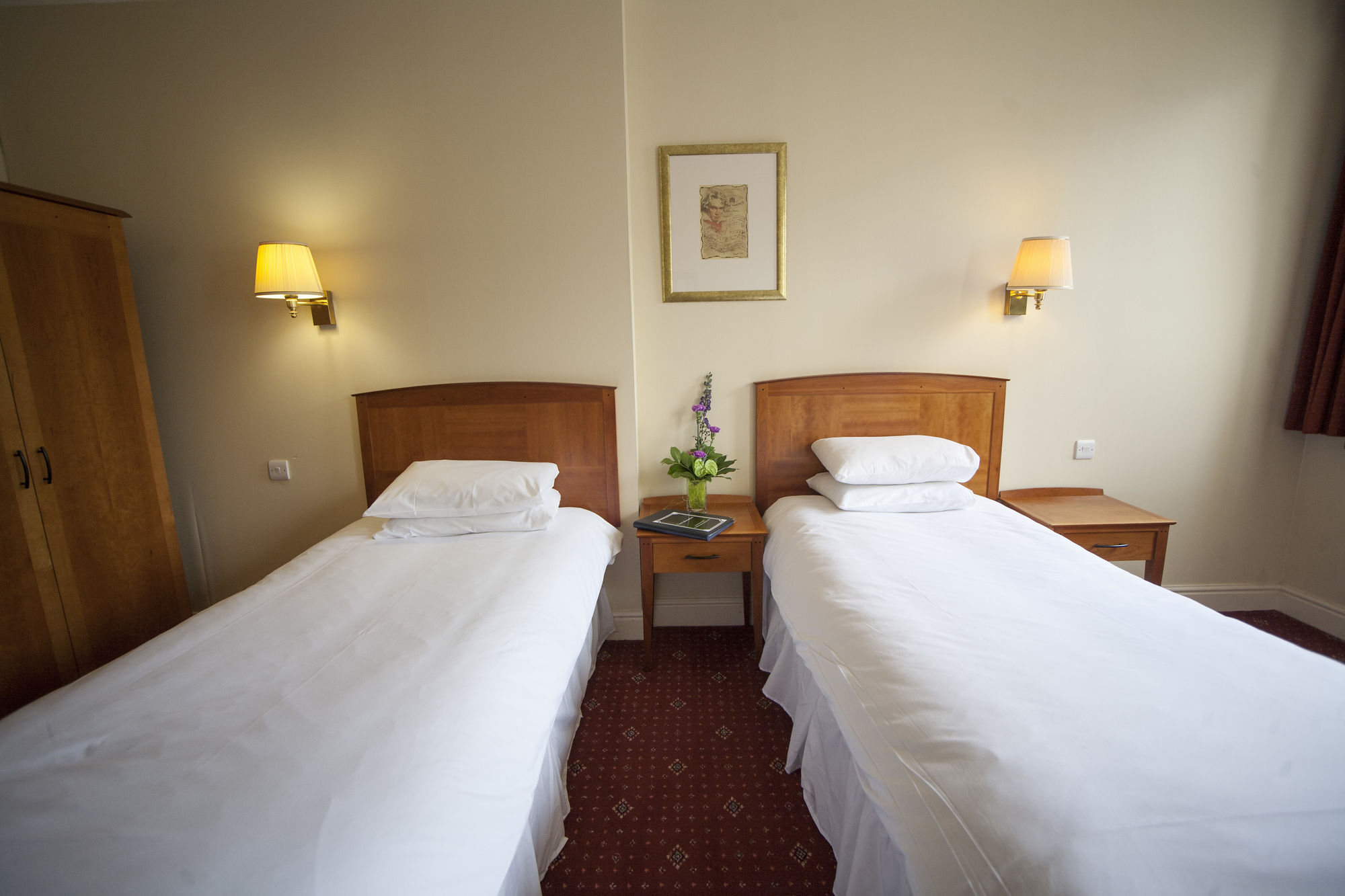 Фото Arnos Manor Hotel