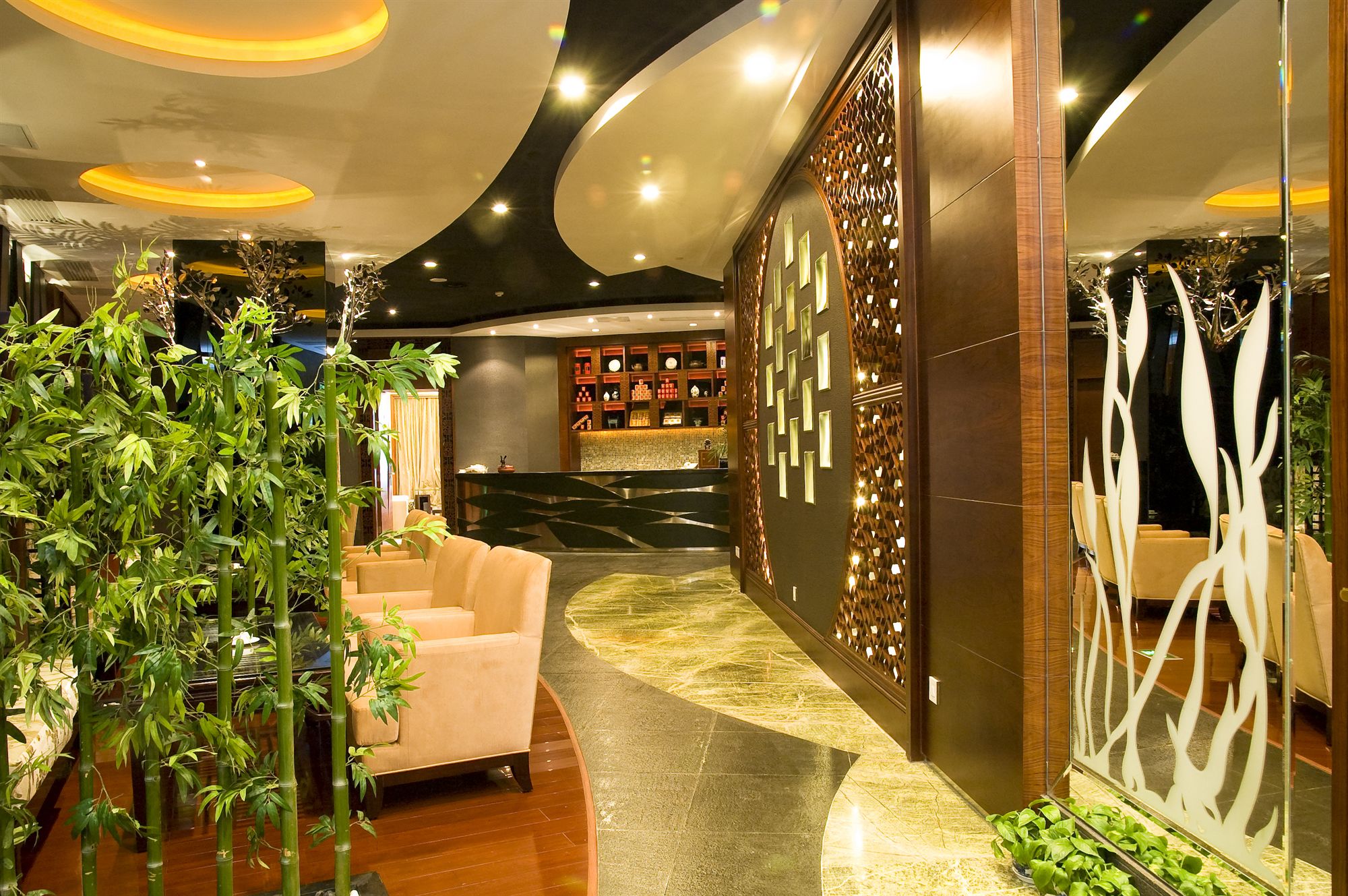 Фото The Pavilion Hotel