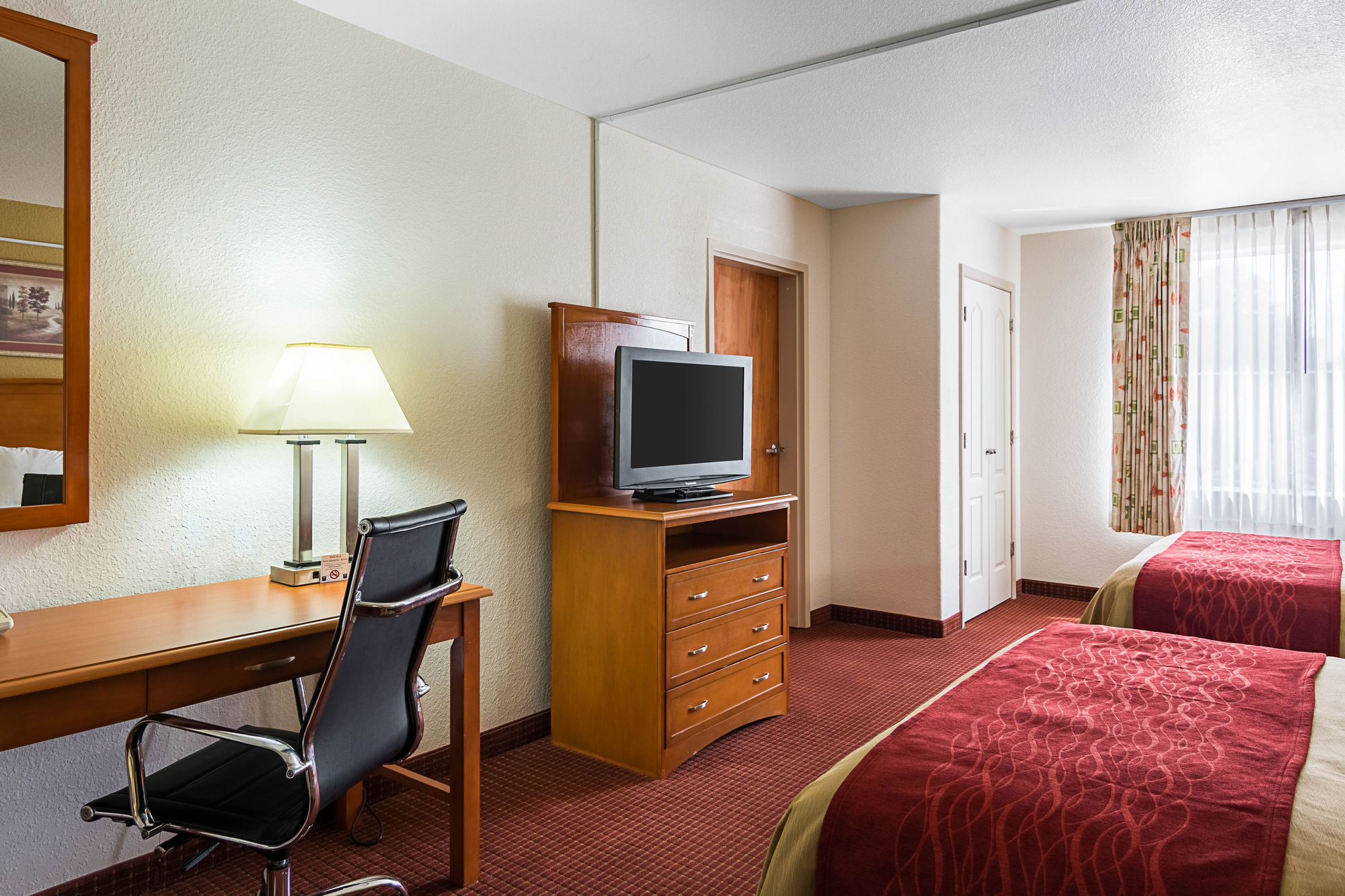 Фото Comfort Inn & Suites Chesapeake - Portsmouth