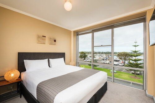 Внешний вид отеля Bellevue on the Lakes в Лейкс-Энтрансе, фото 4