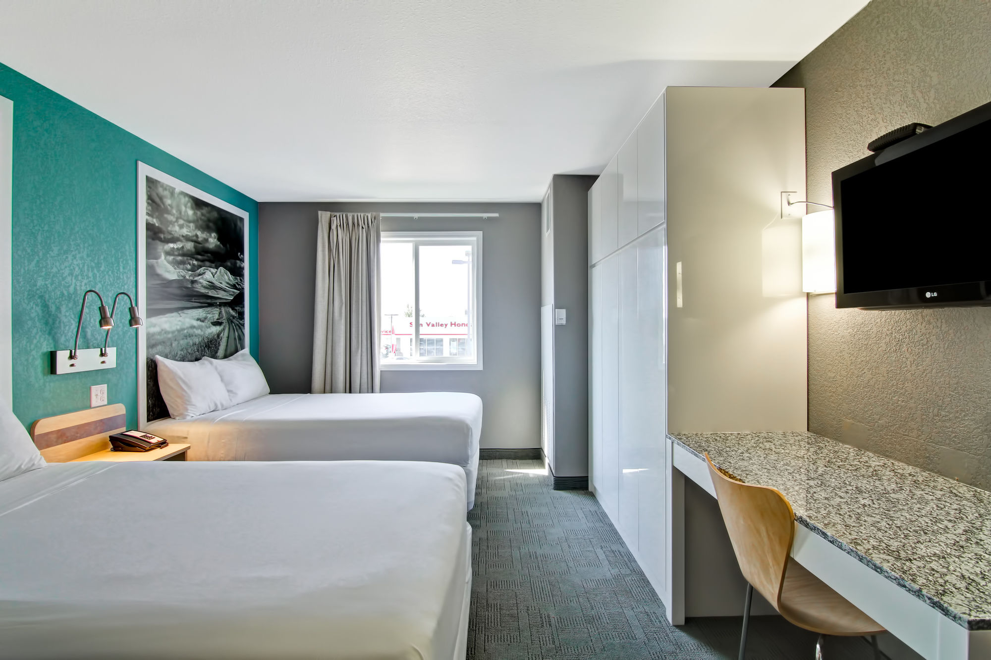 Фото Home Inn Express Medicine Hat