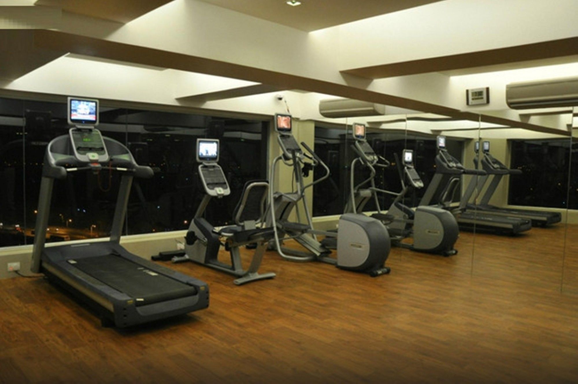 Фото Royal Orchid Central, Vadodara