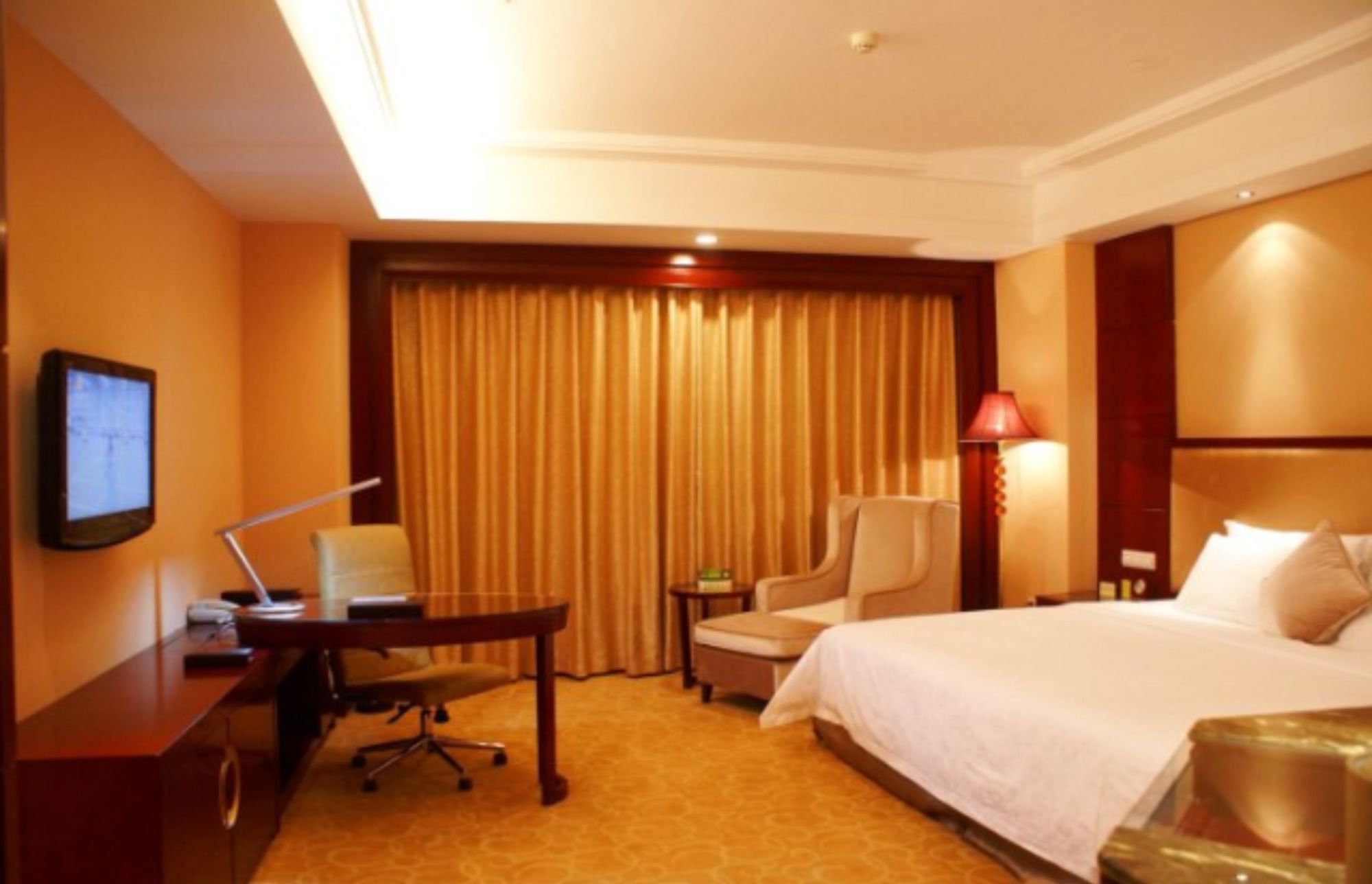 Фото Hubei Huatian Hotel