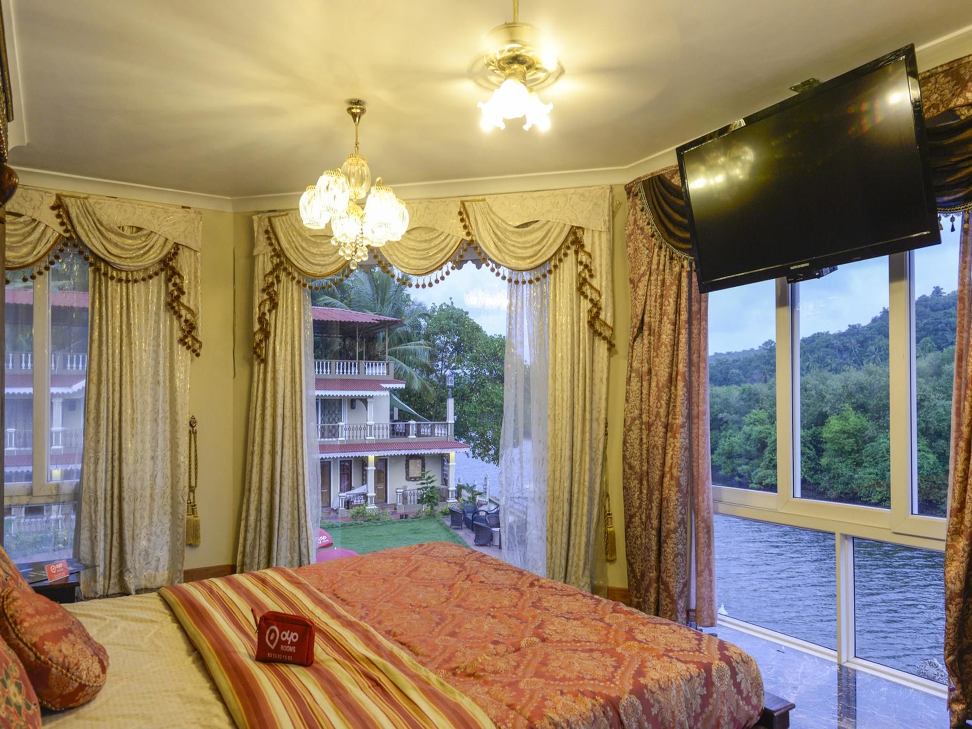 Фото Stone Wood River Front