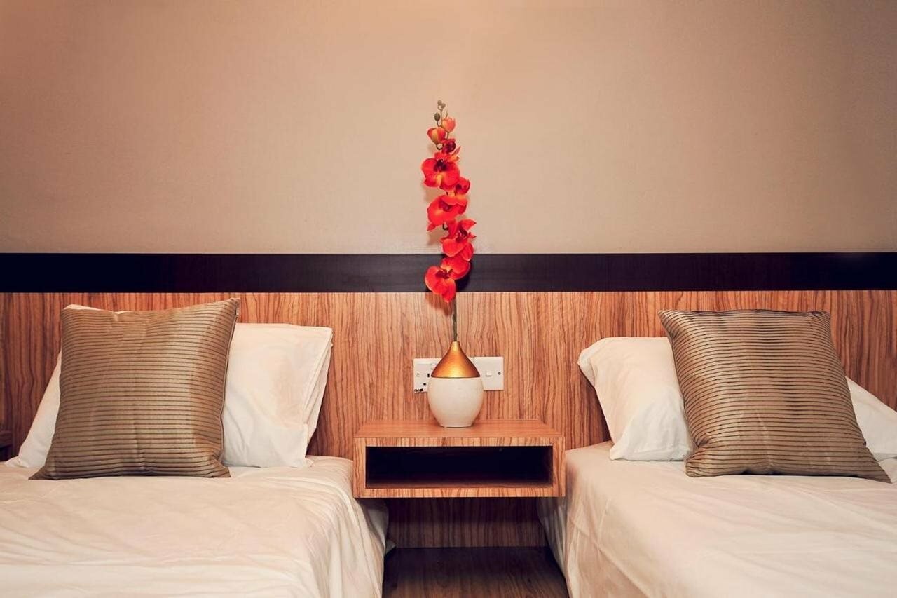 Фото Station Eight Inn