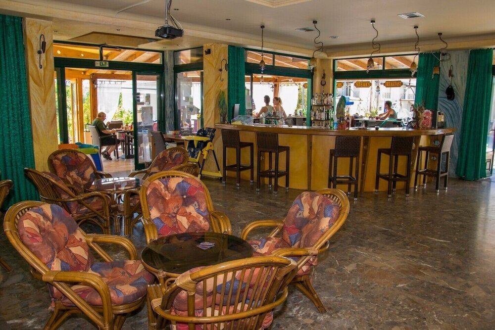 Фото Olive Grove Hotel