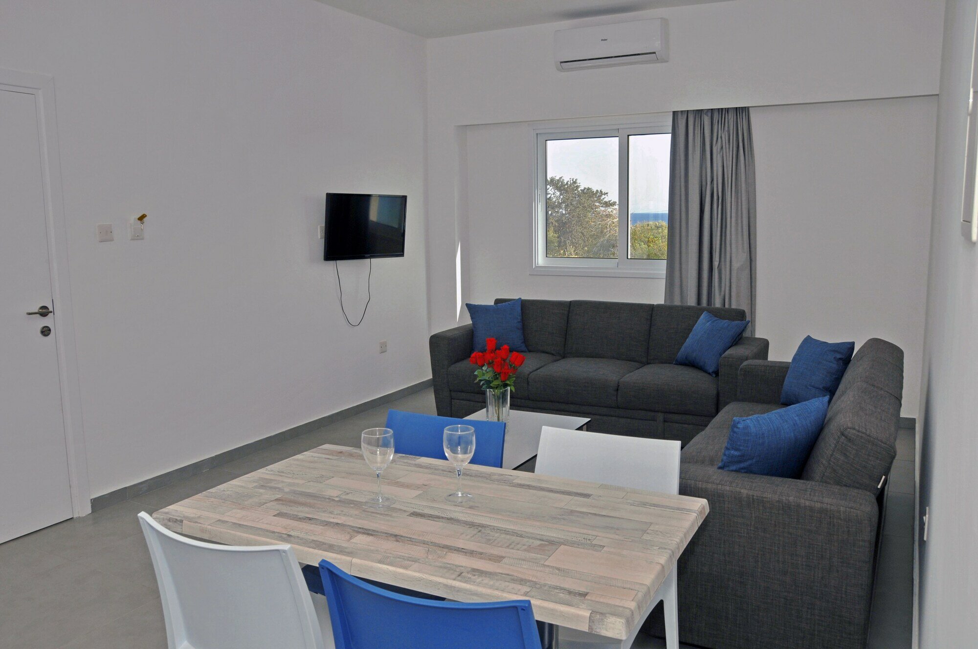 Фото Kaos Hotel Apartments