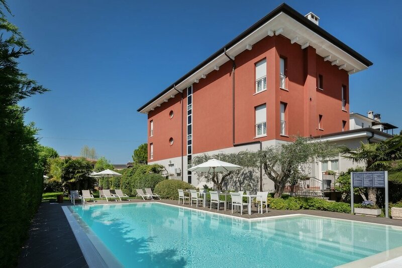 Гостиница Vialeromadodici Rooms & x26; Apartments