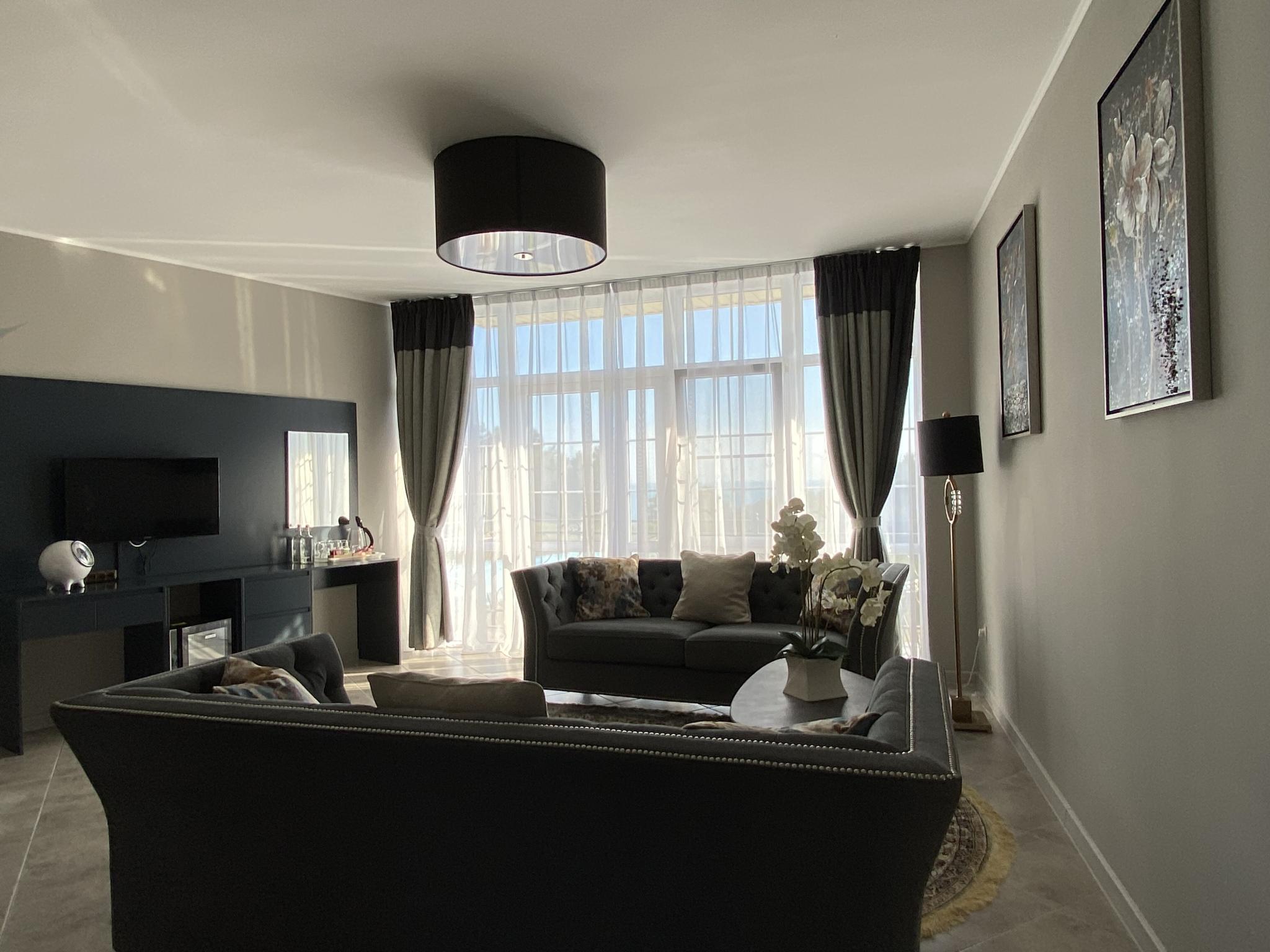 Фото Кромвель Вайт